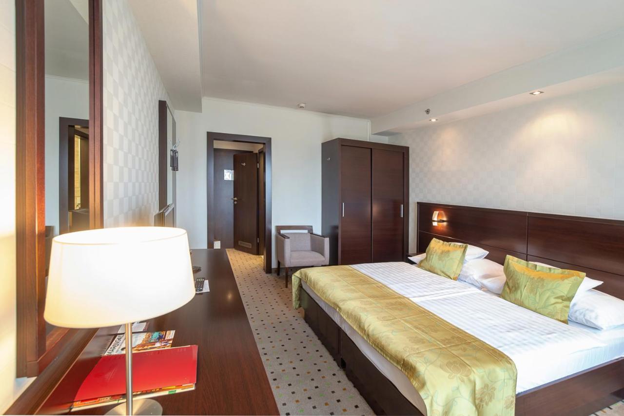 Hunguest Hotel Gyula Exterior foto